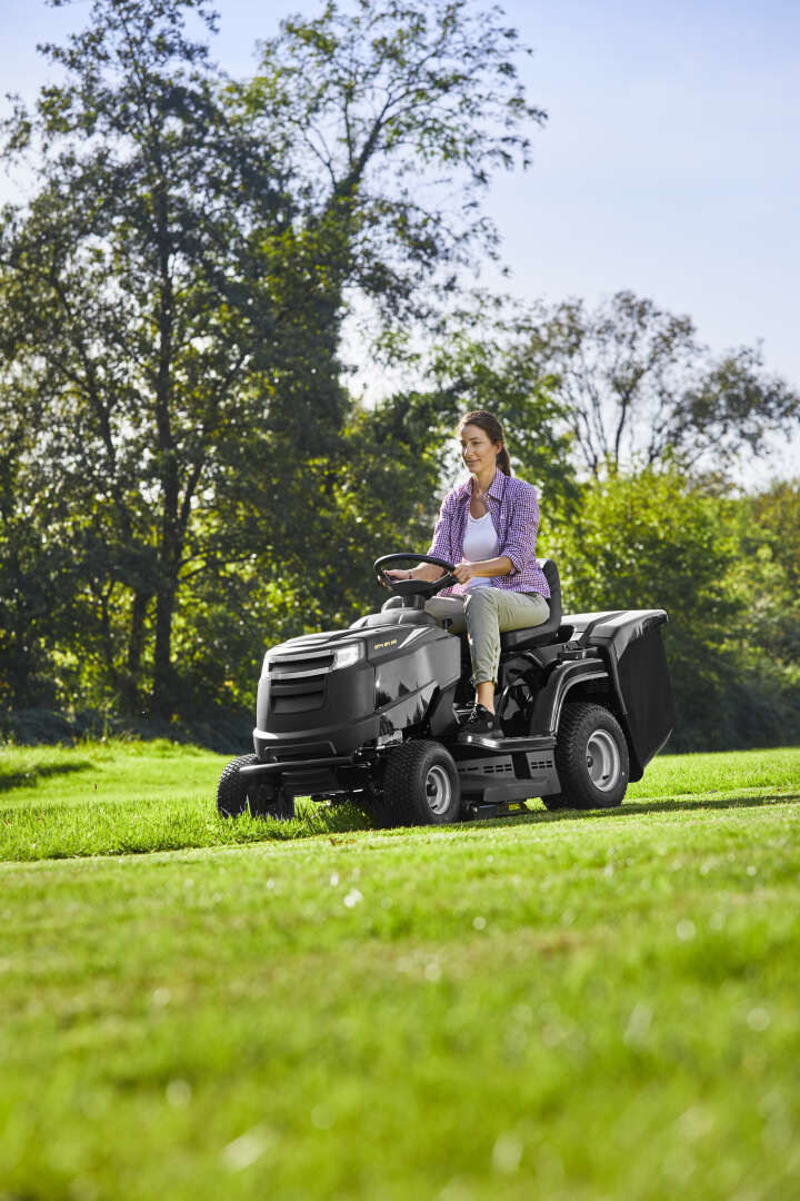 ALPINA Benzin-Rasentraktor AT4 84 HA